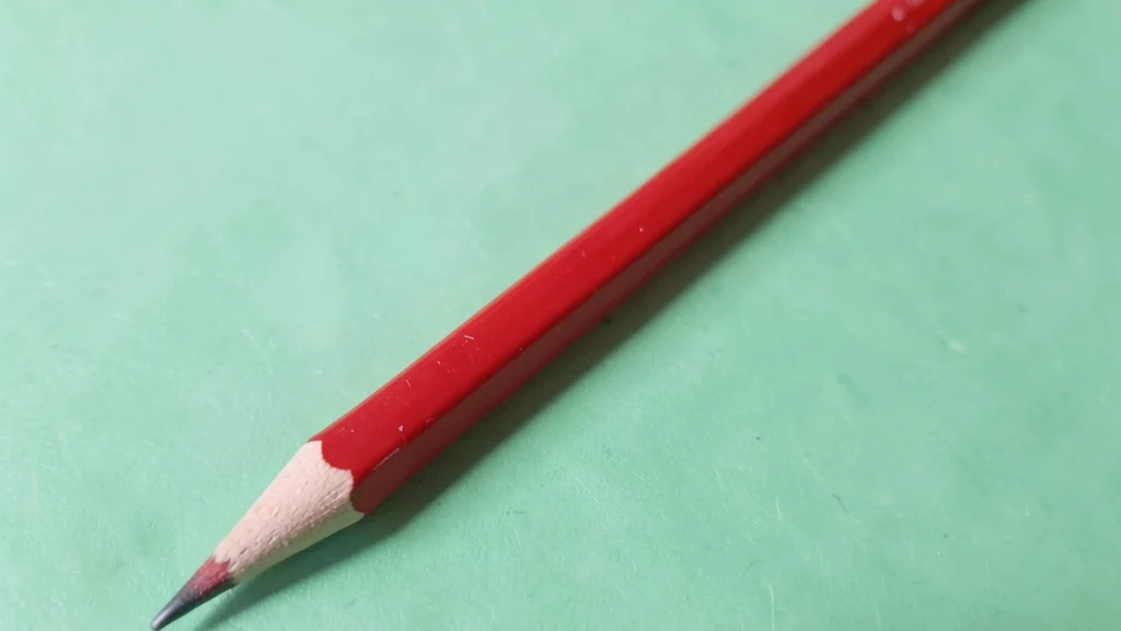 Rood stempotlood op een stembiljet als symbool voor verkiezingen